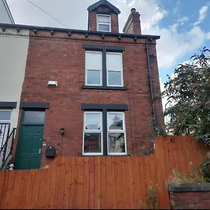 Grove House - 4 Bedroom Sleeps 8 Only 1 Mile From Centre Dom wakacyjny Leeds (West Yorkshire)