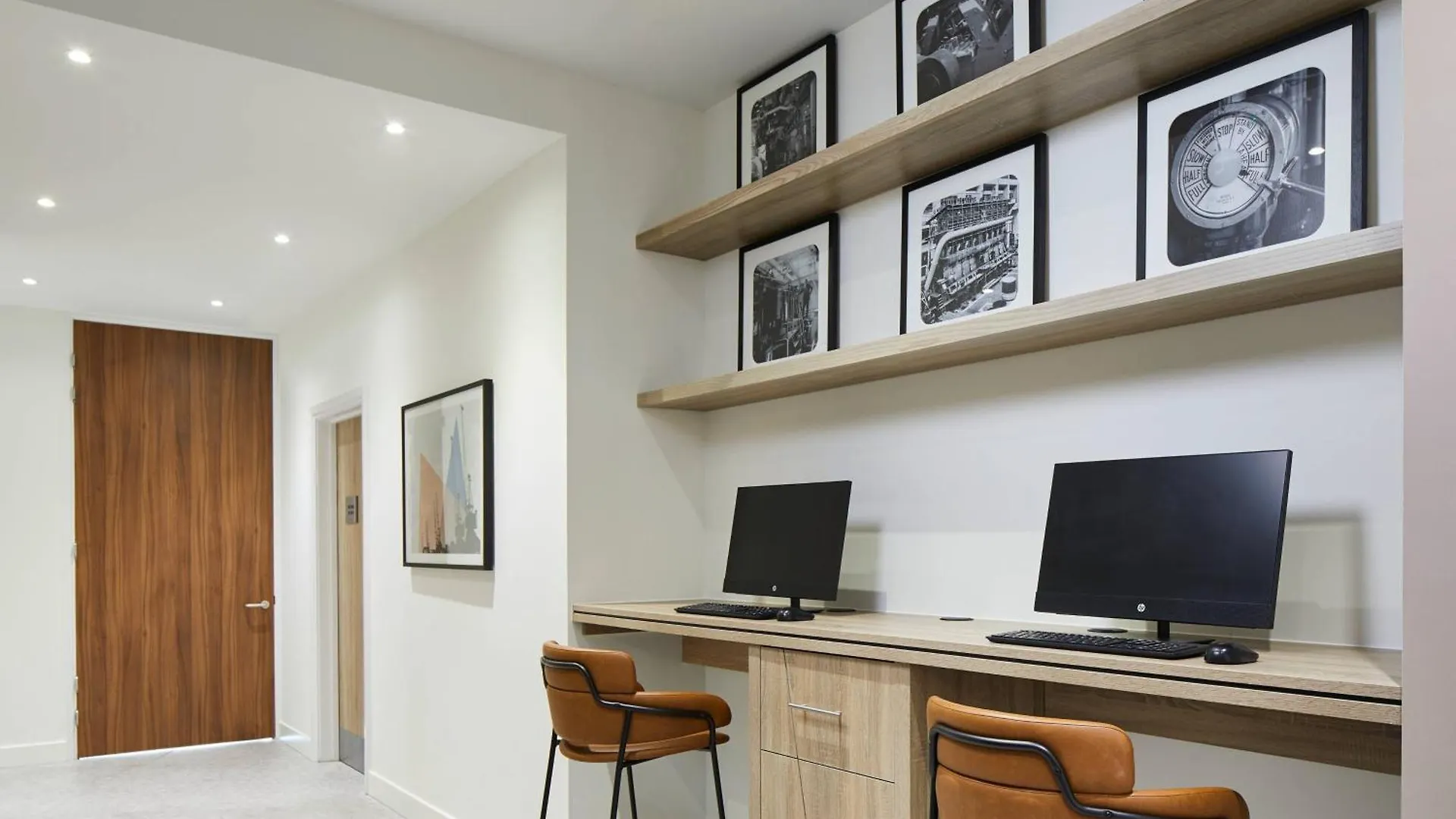 Courtyard By Marriott London City Airport 4*,  United Kingdom