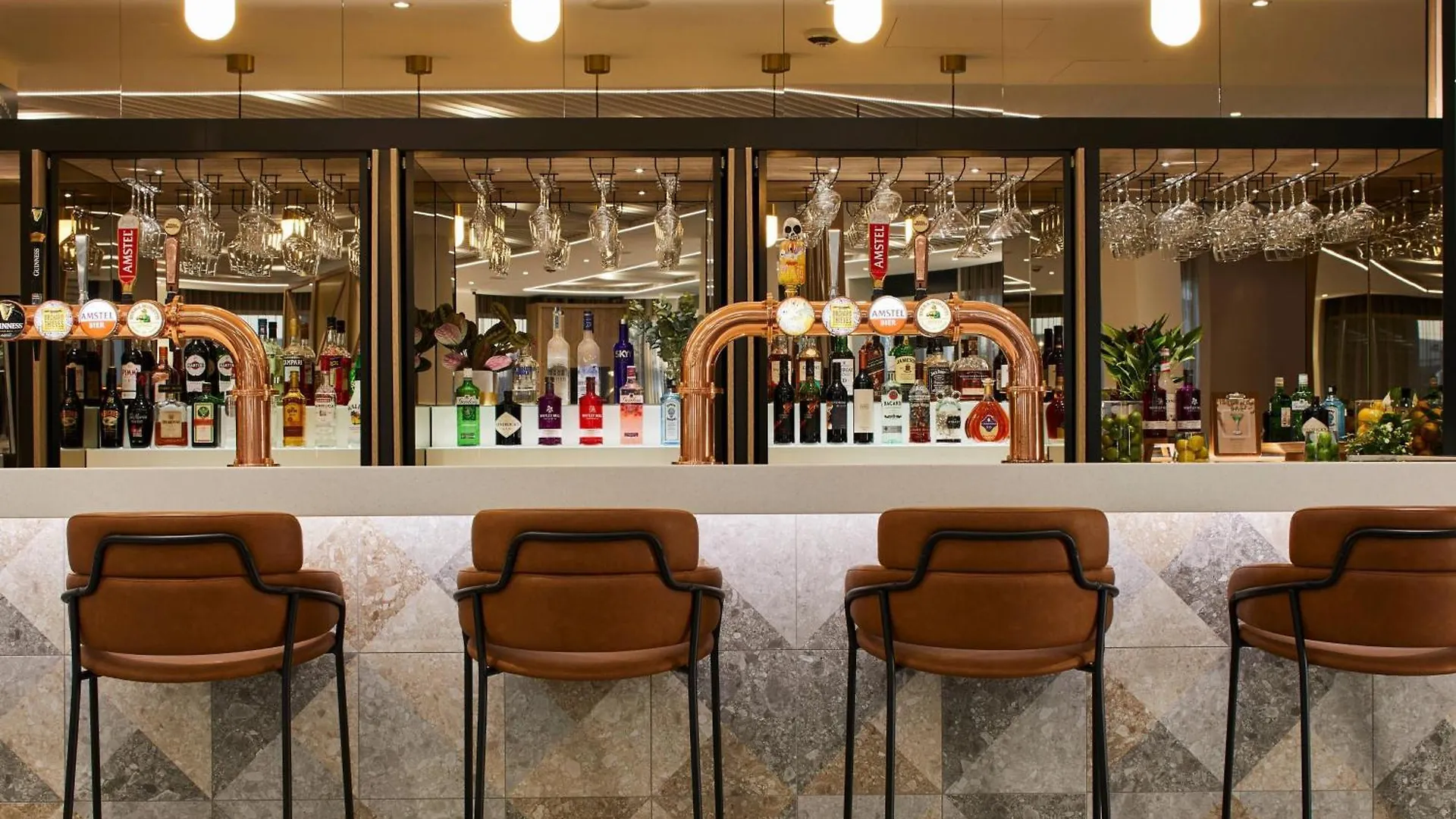Courtyard By Marriott London City Airport Hotel