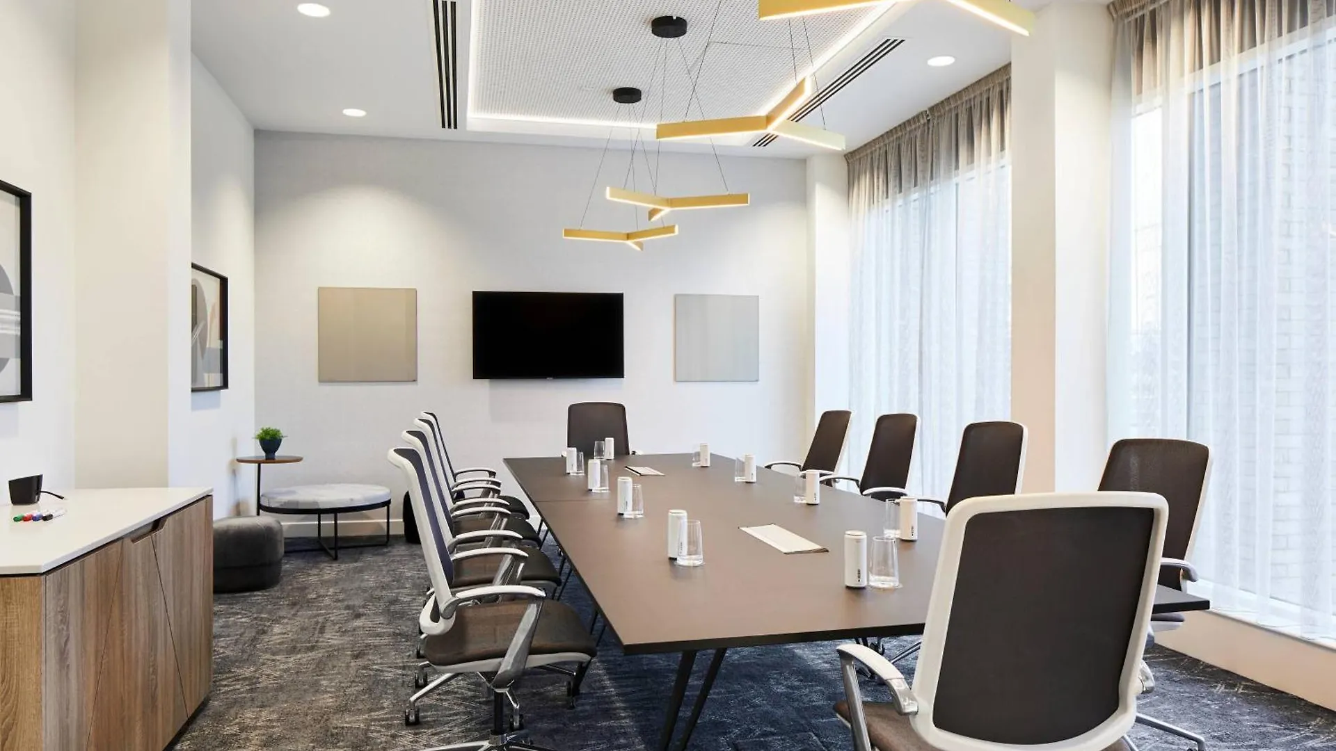 Courtyard By Marriott London City Airport 4*,  United Kingdom