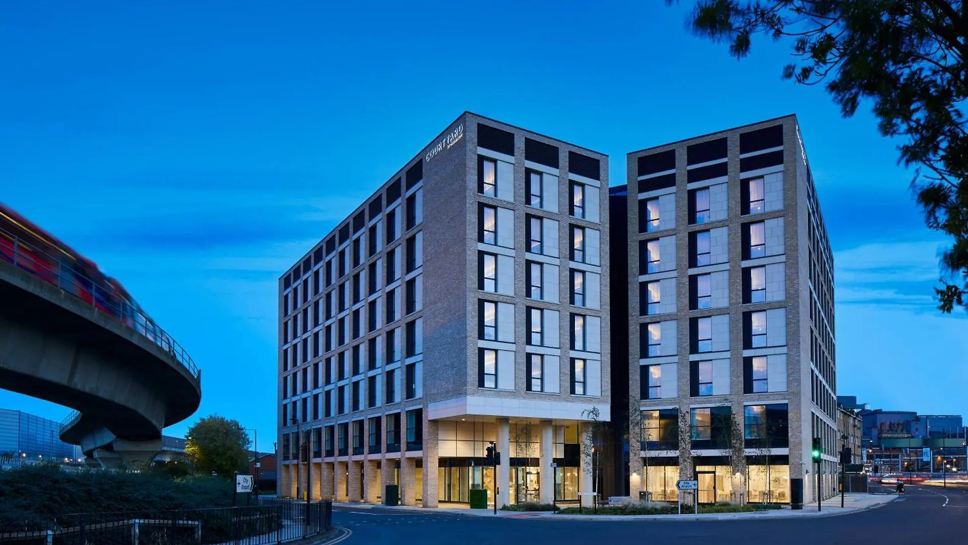 Courtyard By Marriott London City Airport location