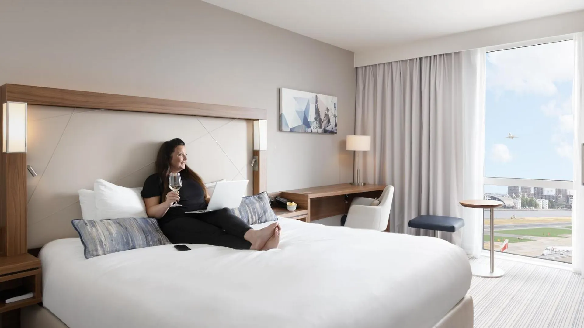 Hotel Courtyard By Marriott London City Airport
